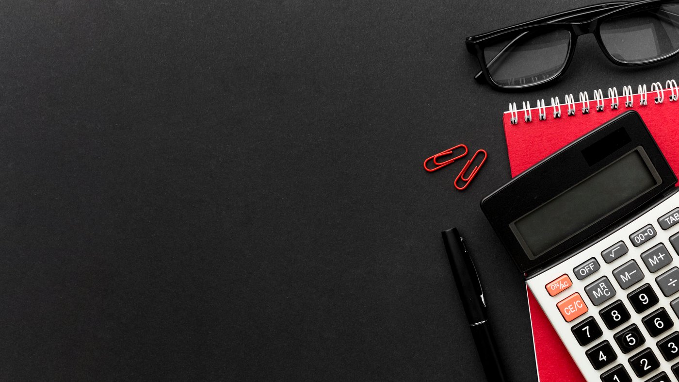 concepto-de-escritorio-de-vista-superior-con-bloc-de-notas