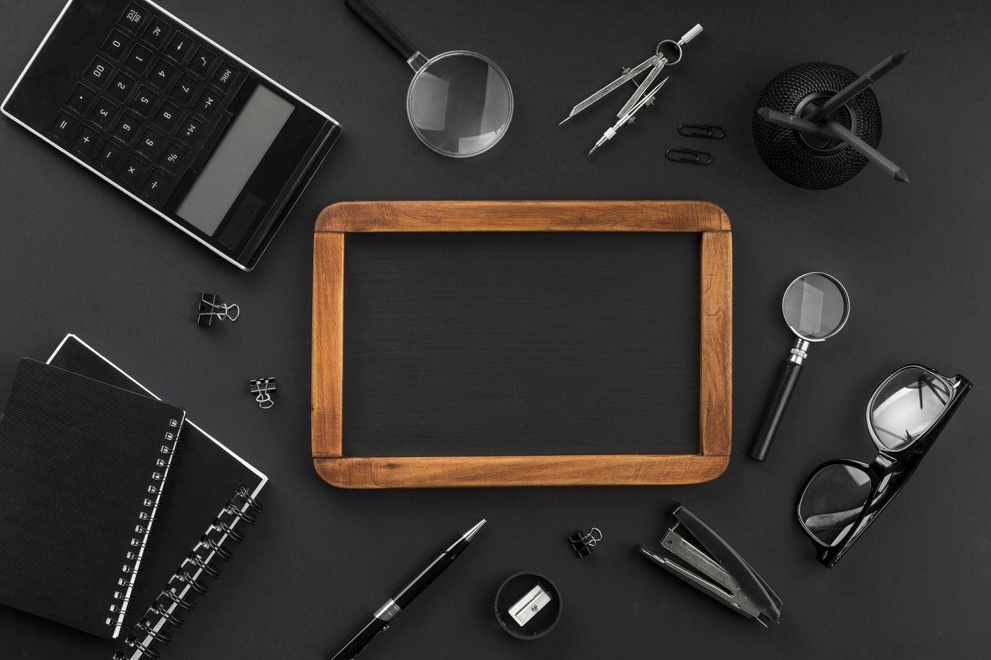 surtido-de-elementos-del-dia-de-la-educacion-negra